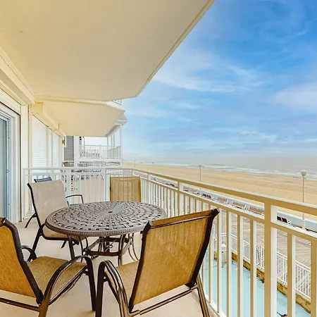 Oceans Pointe 302 Apartment
